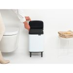 سطل زباله بو تاچ بین بلند 7 لیتر سفید برابانتیا