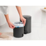 سطل زباله نیو آیکن پدالی 5 لیتر خاکستری پر برابانتیا - Image 13